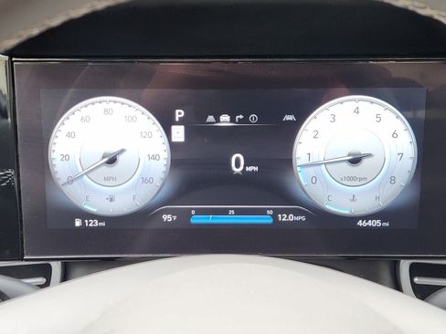 Used 2025 Hyundai Elantra SEL FWD image 11