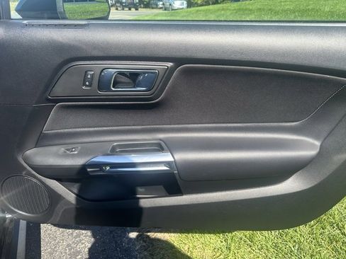 Used 2017 Ford Mustang Coupe image 13
