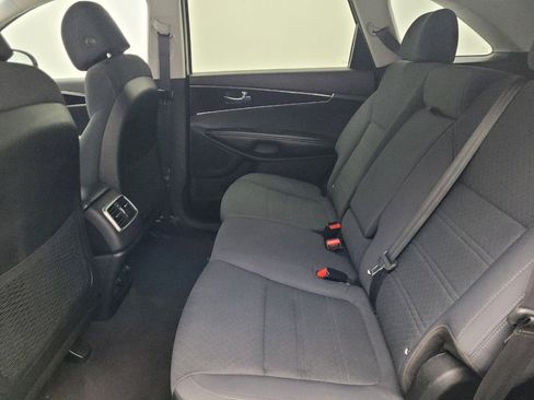 Used 2017 Kia Sorento LX image 18
