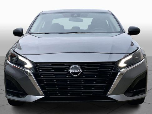 Used 2024 Nissan Altima 2.5 SV image 3