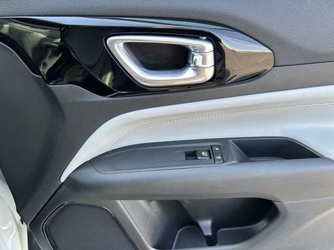 Used 2025 Jeep Compass Limited image 21