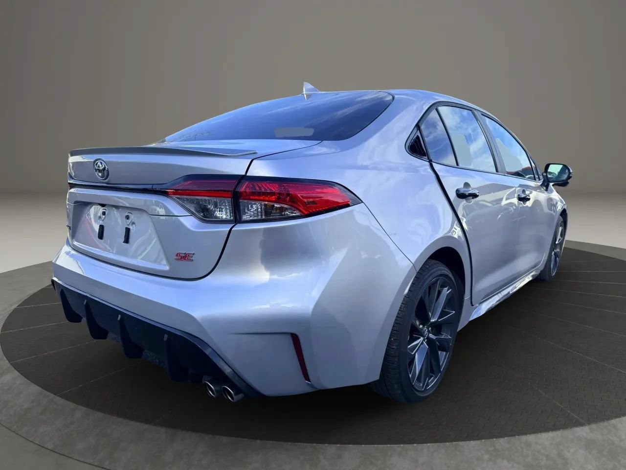 Used 2025 Toyota Corolla SE FWD image 5