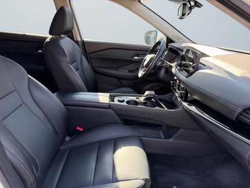 Used 2023 Nissan Rogue SL w/ SL Premium Package image 18