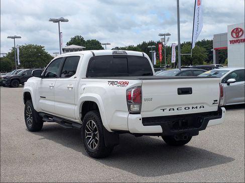 Used 2022 Toyota Tacoma TRD Sport w/ TRD Premium Sport Package AWD/4WD image 5
