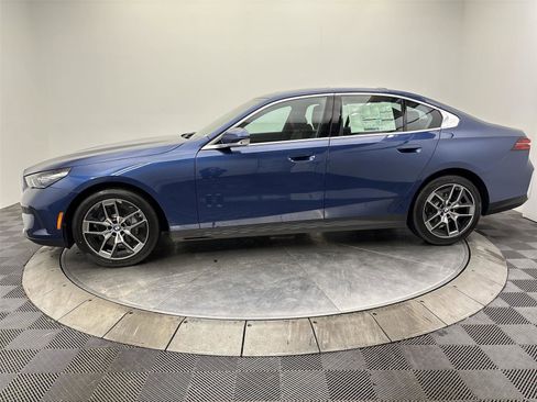 New 2026 BMW 530i xDrive w/ Premium Package image 16