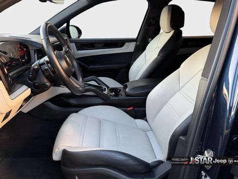 Used 2024 Porsche Cayenne AWD/4WD image 10
