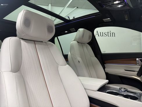 Used 2026 Cadillac Vistiq Luxury w/ LPO, Floor Liner Package image 32