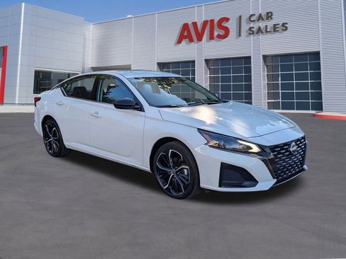 Used 2025 Nissan Altima 2.5 SR image 3