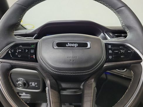 Used 2023 Jeep Grand Cherokee Overland RWD image 15