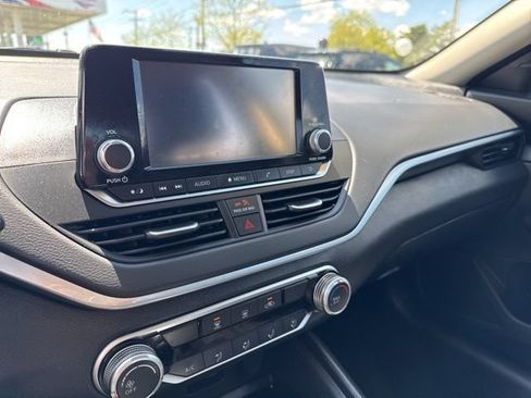 Used 2024 Nissan Altima 2.5 S FWD image 13