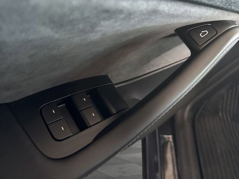 Used 2025 Tesla Model Y Long Range image 10