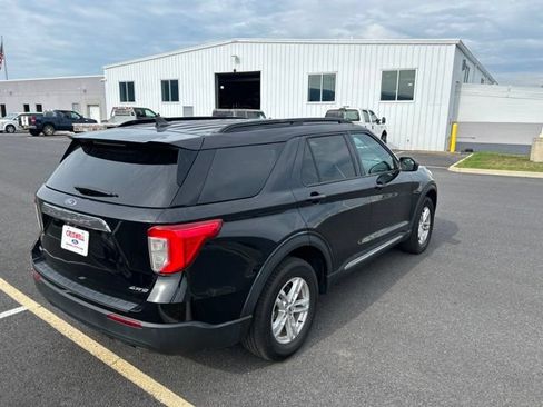 Used 2023 Ford Explorer XLT AWD/4WD image 5
