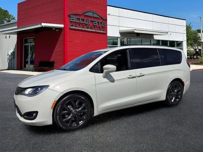 Used 2020 Chrysler Pacifica Touring-L w/ S Appearance Package