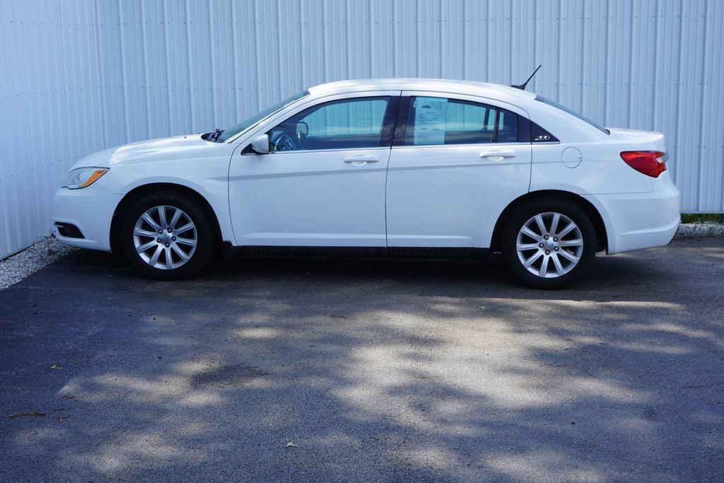 Used 2013 Chrysler 200 Touring FWD image 3