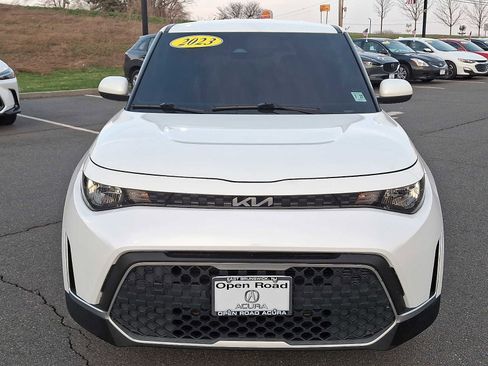 Used 2023 Kia Soul LX FWD image 2