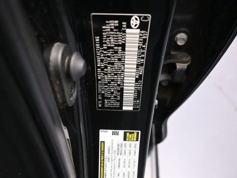 Used 2021 Toyota Corolla LE image 18