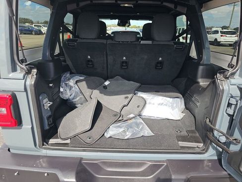 Used 2025 Jeep Wrangler Unlimited Sahara w/ Safety Group image 13