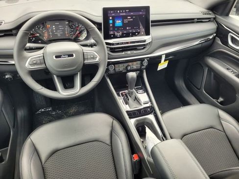 New 2026 Jeep Compass Latitude image 9