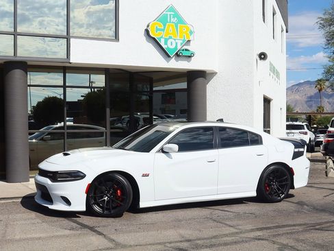 Used 2018 Dodge Charger R/T image 4
