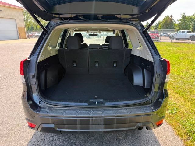 Used 2019 Subaru Forester Premium AWD/4WD image 3