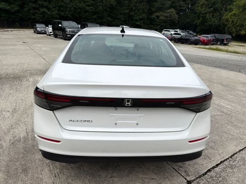 Used 2025 Honda Accord SE image 10