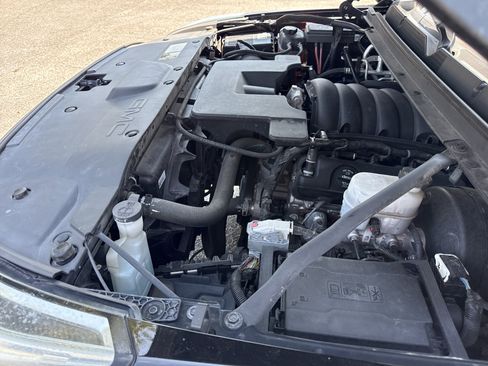 Used 2018 GMC Yukon SLE w/ SLE Value Package image 40