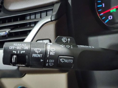 Used 2018 Chevrolet Suburban Premier AWD/4WD image 17