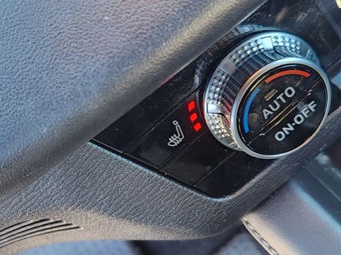 Used 2024 Mitsubishi Outlander SE image 17