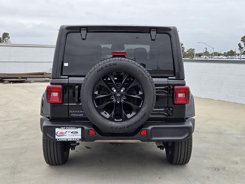 Used 2025 Jeep Wrangler Unlimited Sahara AWD/4WD image 5