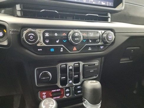 New 2025 Jeep Wrangler Unlimited Rubicon 4xe w/ Convenience Group image 31