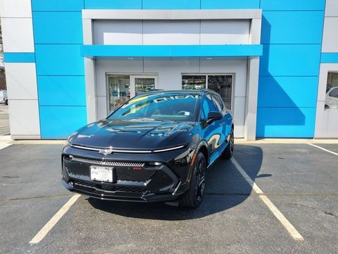 Used 2024 Chevrolet Equinox EV RS image 2