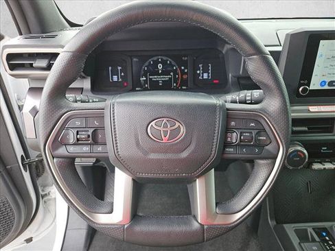 Used 2025 Toyota 4Runner SR5 AWD/4WD image 13