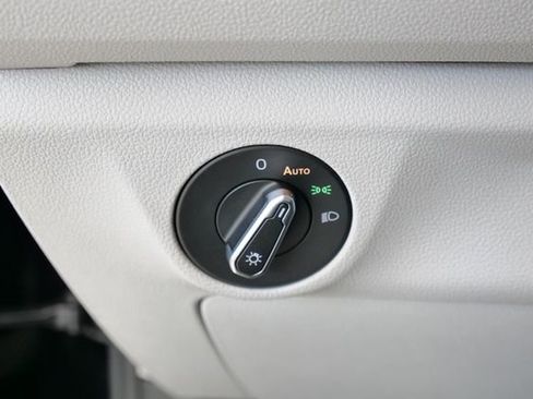 Used 2022 Volkswagen Jetta SE image 26