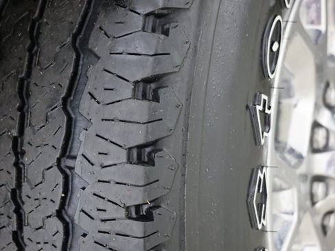 Used 2024 RAM 2500 Laramie w/ Snow Chief Group AWD/4WD image 14