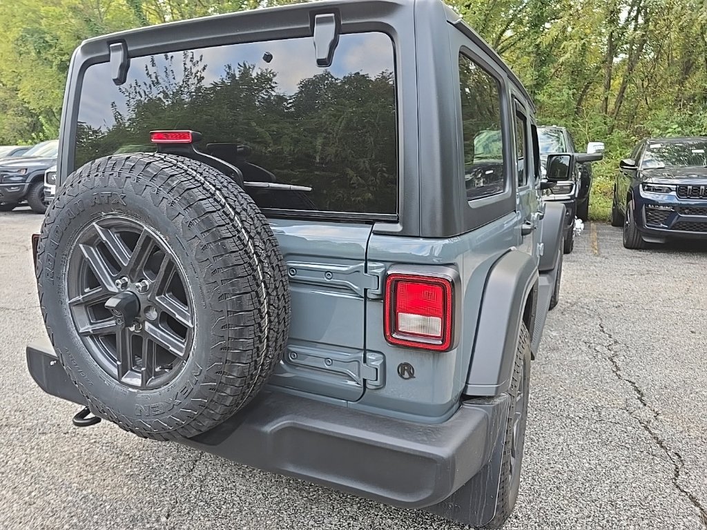 Used 2026 Jeep Wrangler Unlimited Sport AWD/4WD image 7