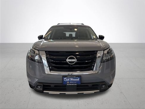 Used 2022 Nissan Pathfinder SL AWD/4WD image 3