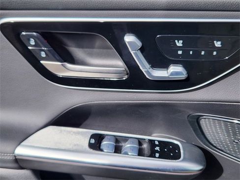 Certified 2025 Mercedes-Benz GLC 300 4MATIC image 11