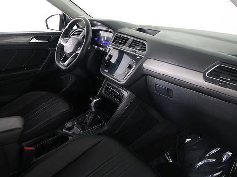 Used 2024 Volkswagen Tiguan SE w/ Panoramic Sunroof Package AWD/4WD image 27