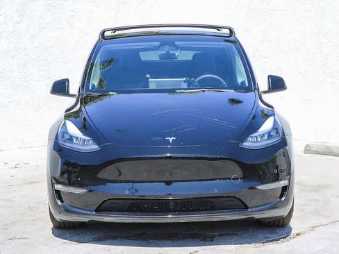 Used 2022 Tesla Model Y Performance AWD/4WD image 2
