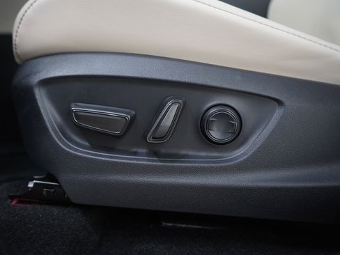 Used 2025 Toyota Crown Limited image 22