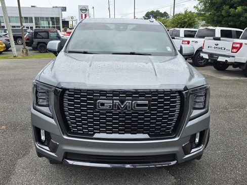 Used 2023 GMC Yukon Denali Ultimate AWD/4WD image 3