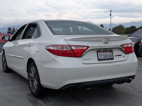 Used 2016 Toyota Camry SE w/ Moonroof Package image 6