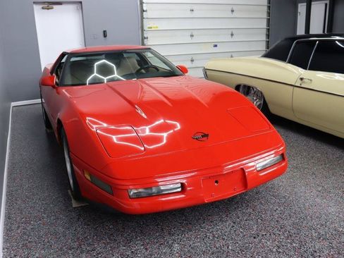 Used 2002 Chevrolet Corvette Convertible w/ Preferred Equipment Group2 RWD image 2