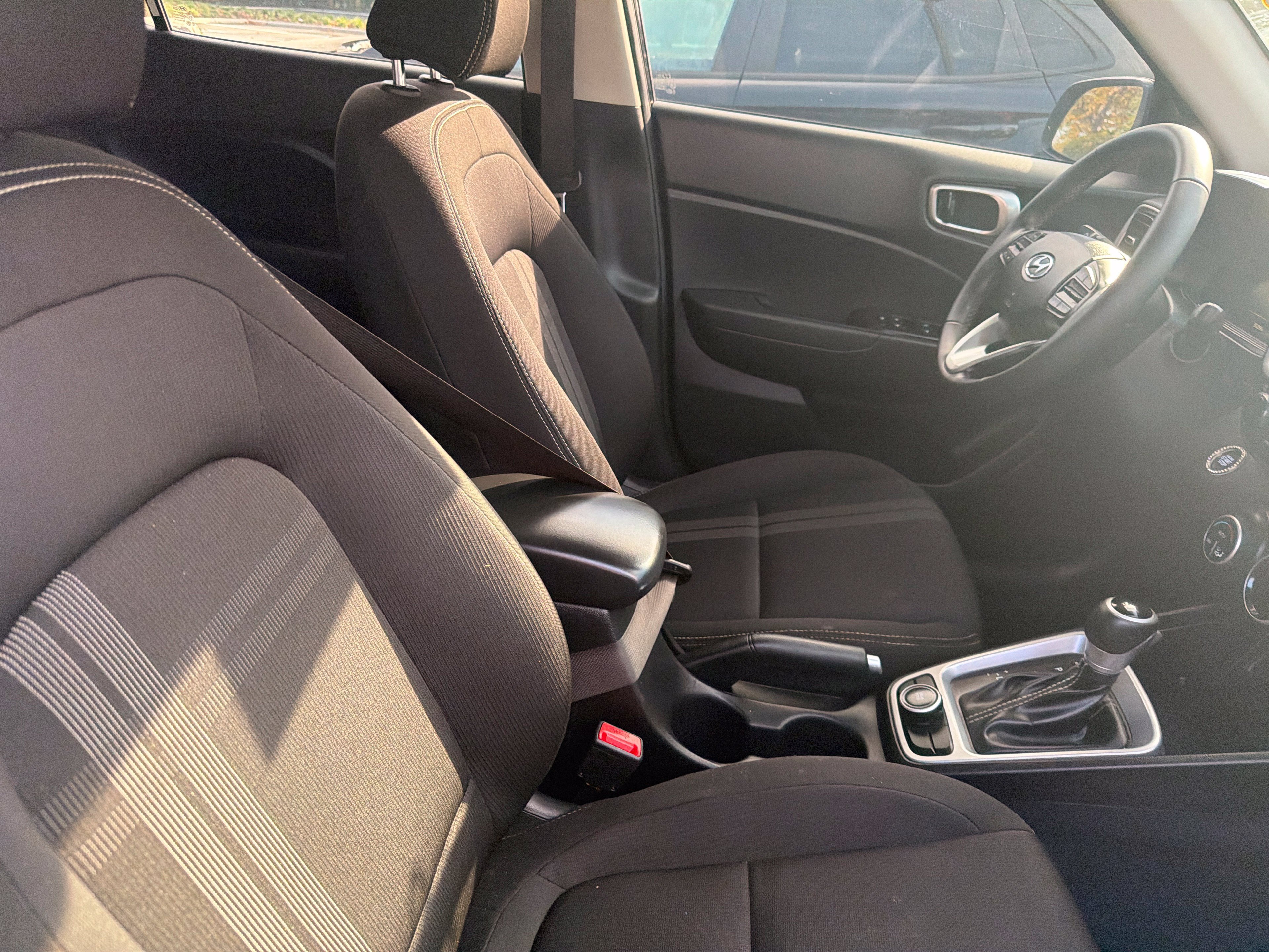 Used 2025 Hyundai Venue SEL FWD image 10