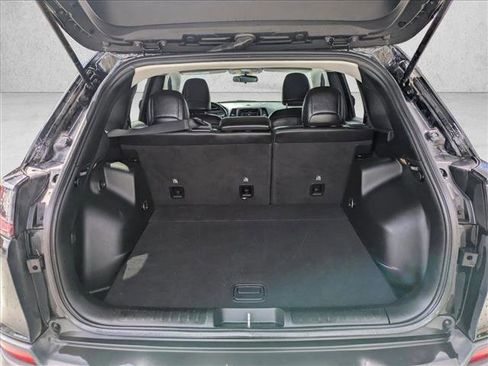 Used 2020 Jeep Cherokee Latitude Plus image 6