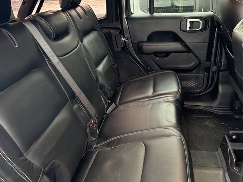 Used 2019 Jeep Wrangler Unlimited Sahara image 5