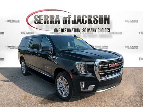 Used 2023 GMC Yukon XL SLT w/ SLT Premium Package RWD image 2