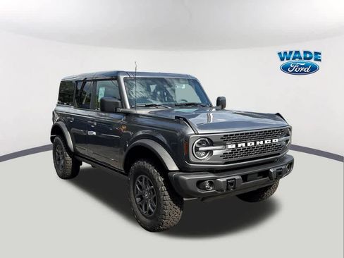New 2025 Ford Bronco Badlands image 3