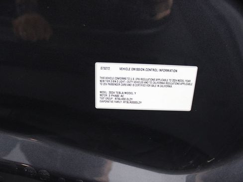 Used 2024 Tesla Model Y Performance AWD/4WD image 33