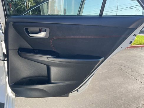 Used 2016 Toyota Camry XSE w/ Moonroof Package image 32